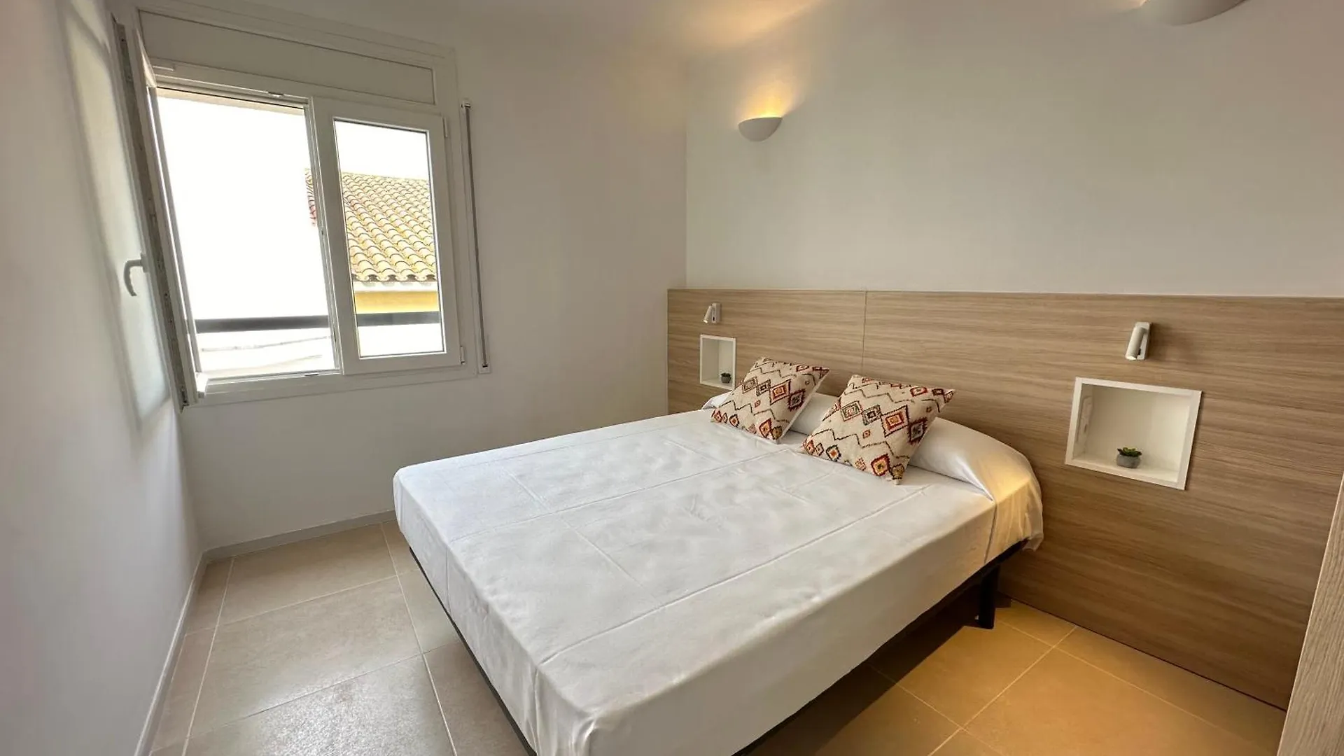 Agi Arago Apartments Roses 0*,