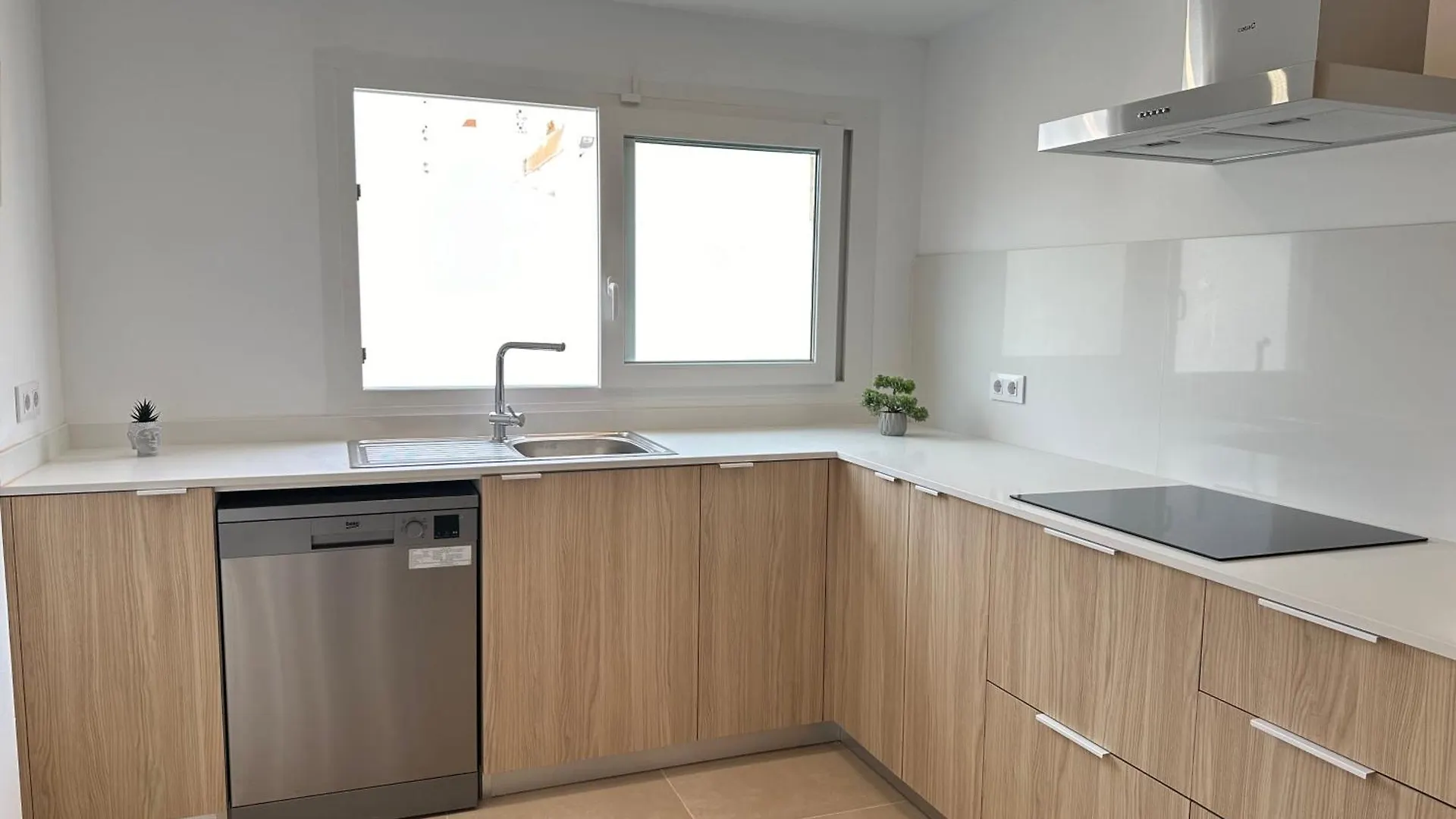 Agi Arago Apartments Roses