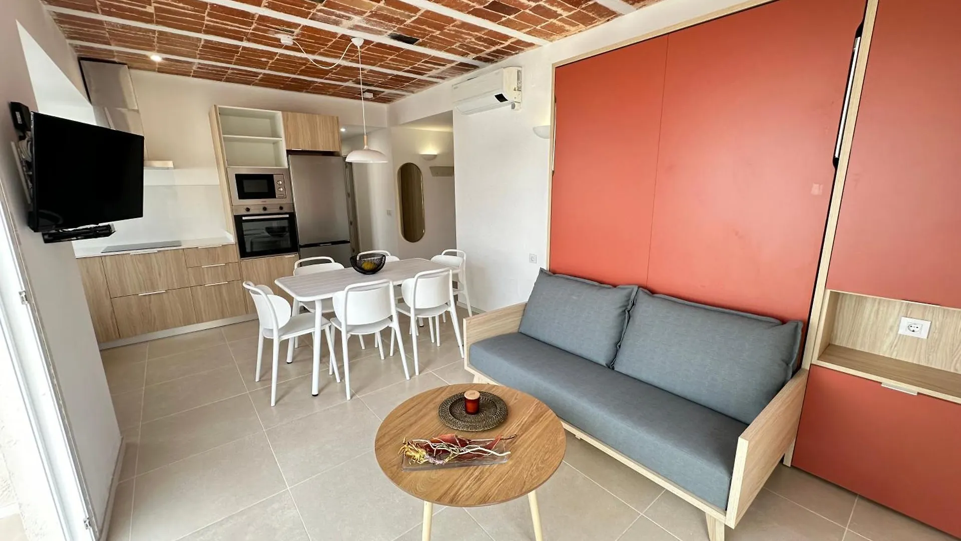 Agi Arago Apartments Roses