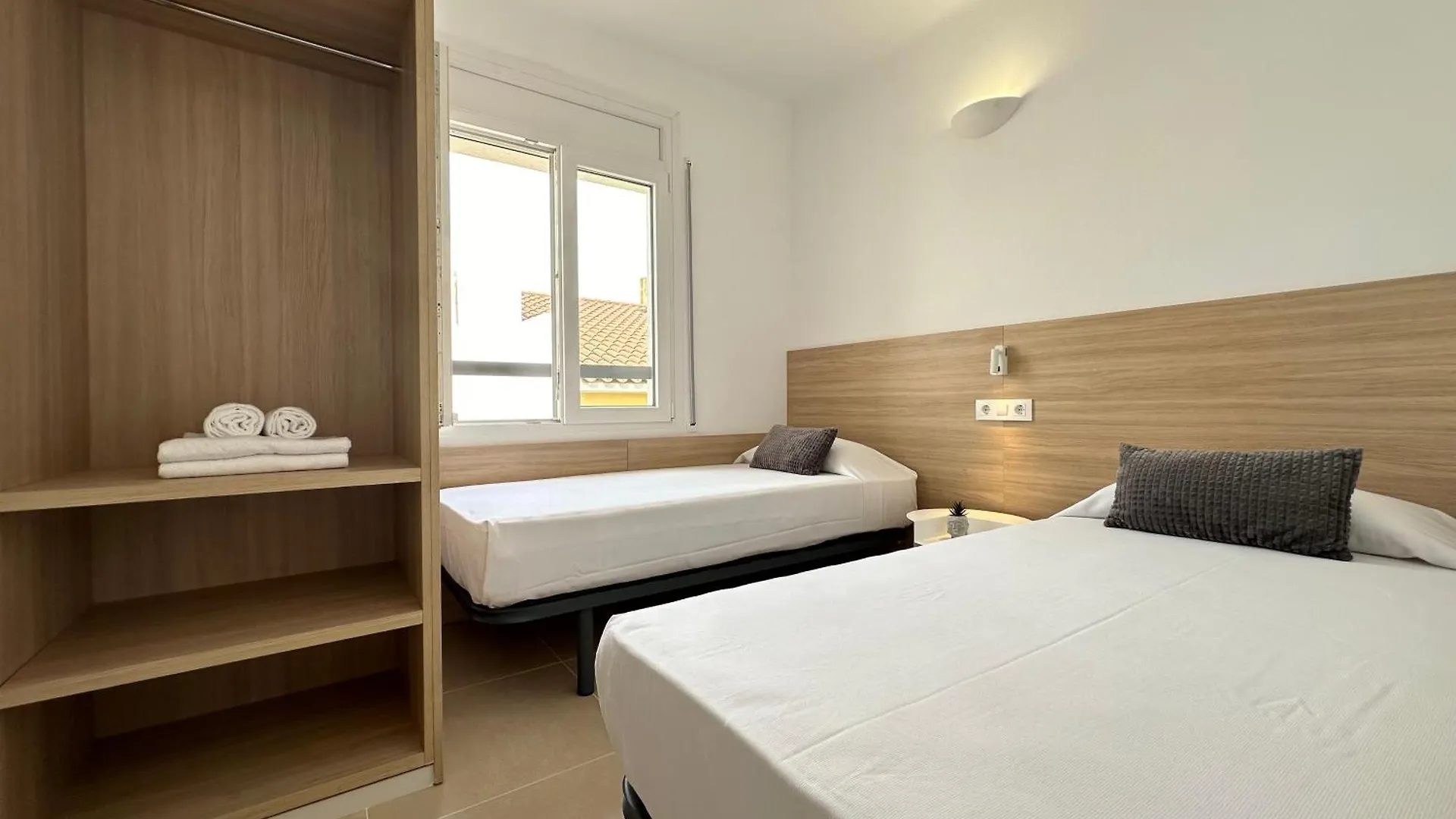 Agi Arago Apartments Roses Spain