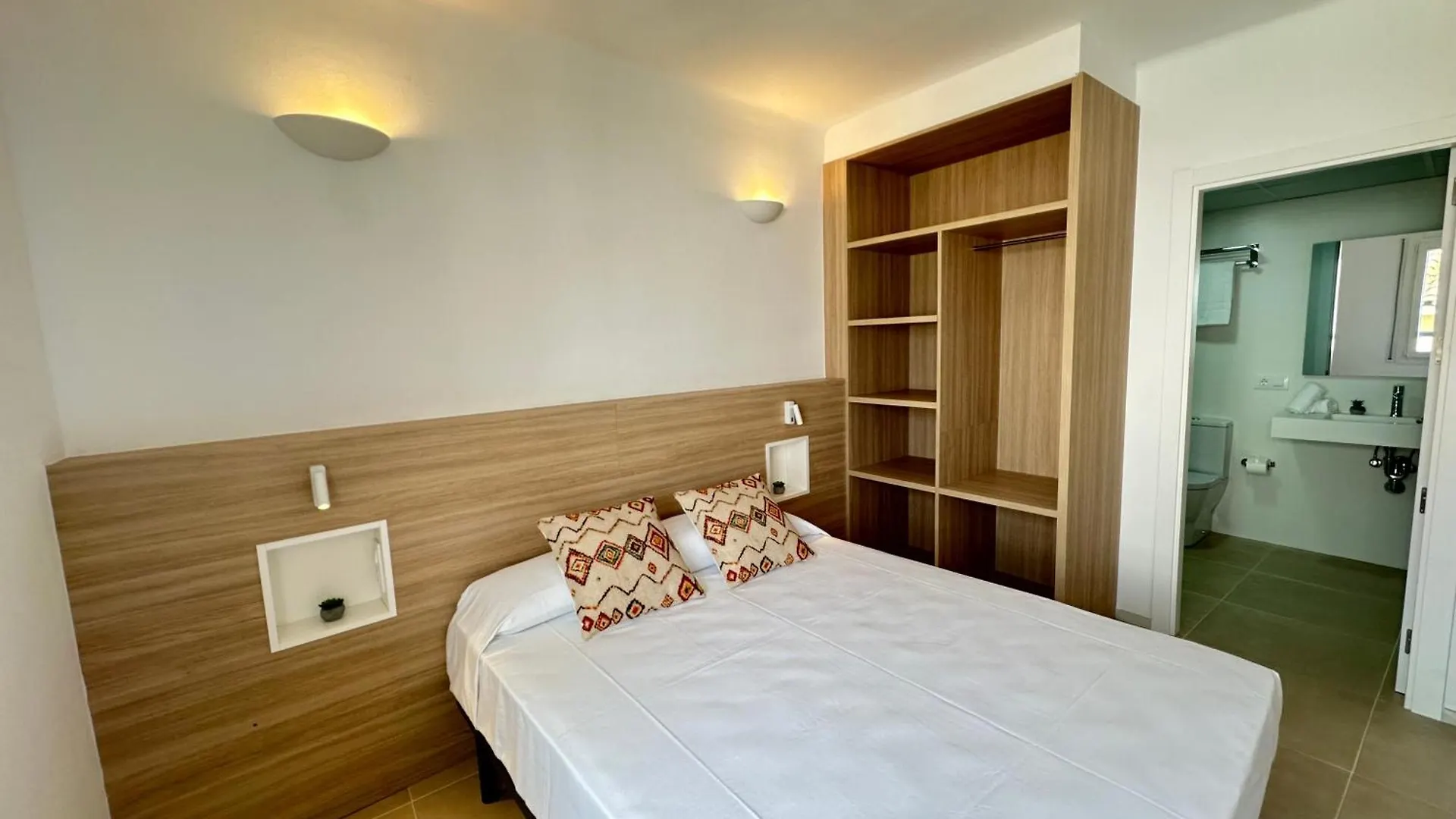 Agi Arago Apartments Roses