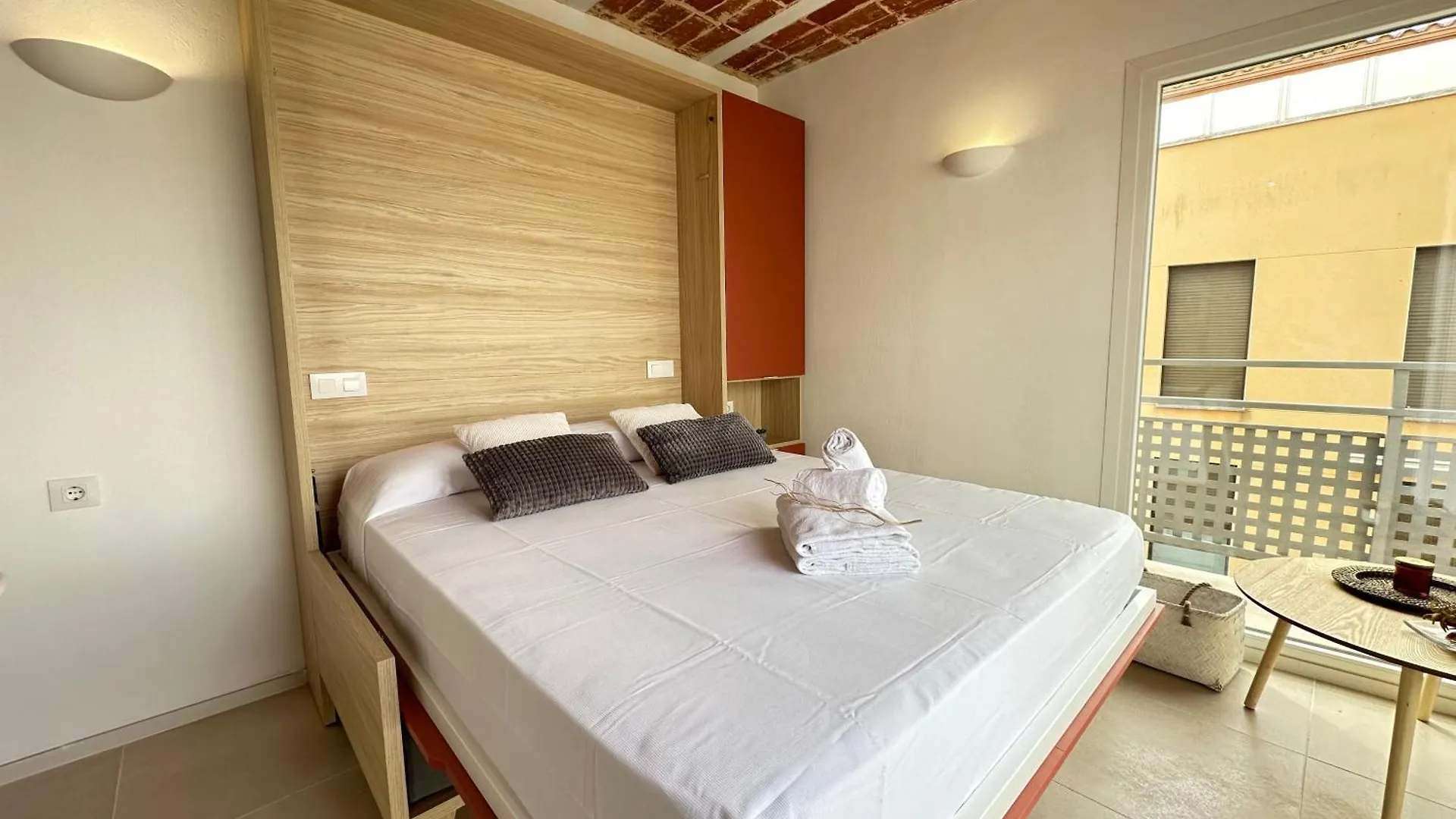 Agi Arago Apartments Roses
