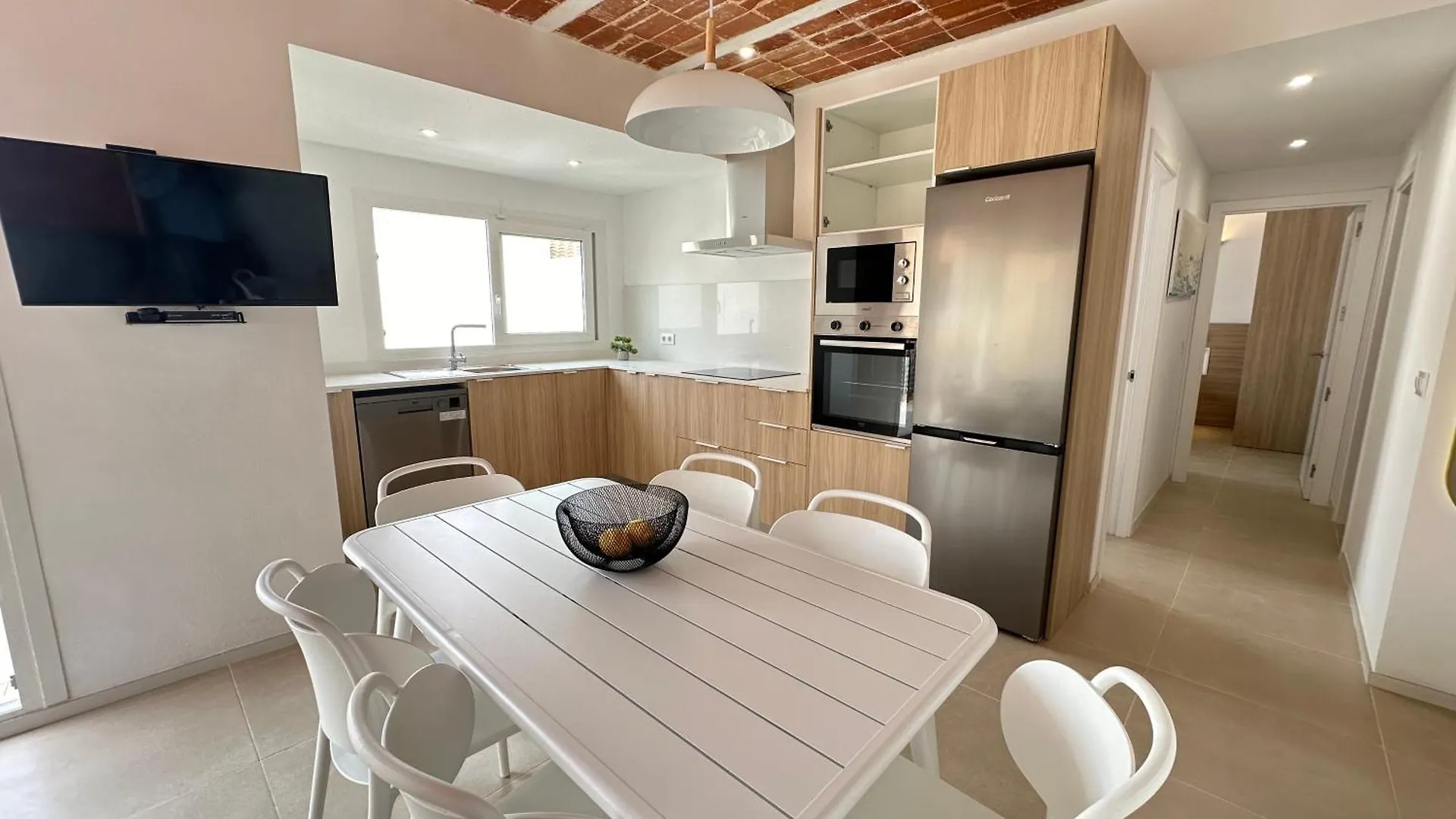 Agi Arago Apartments Roses