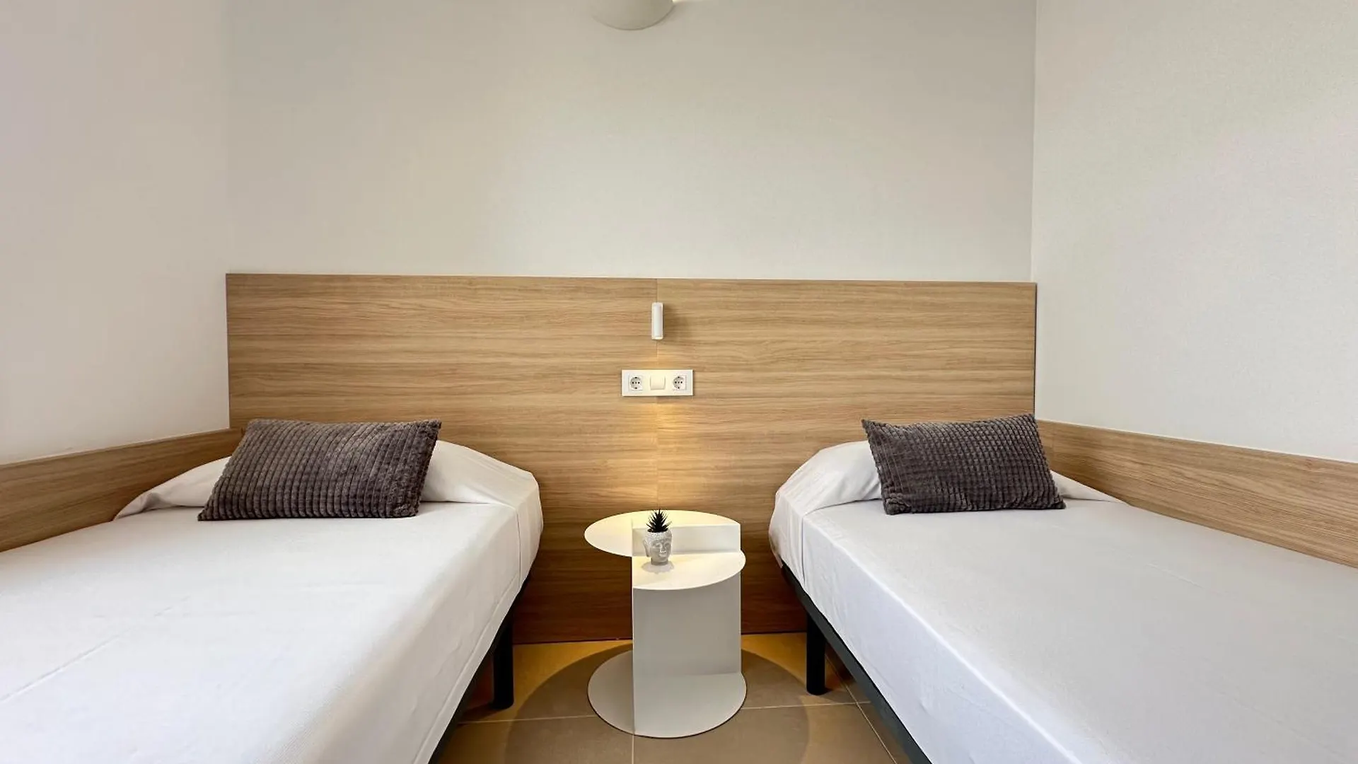 Agi Arago Apartments Roses Spain