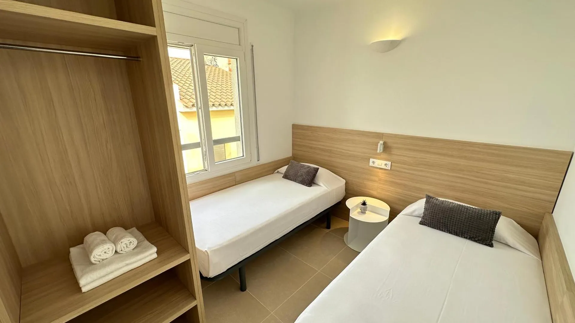 Agi Arago Apartments Roses
