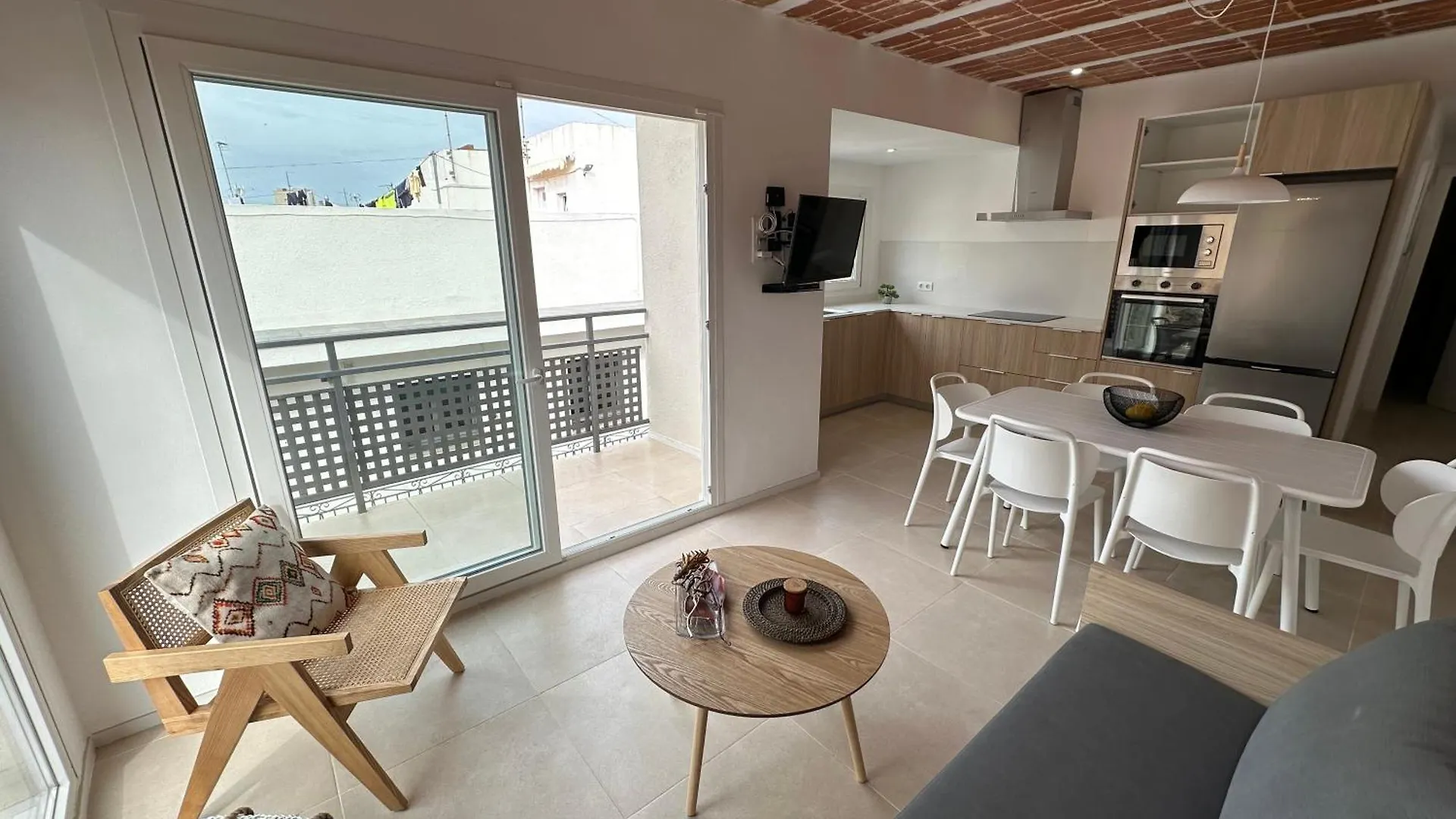 Agi Arago Apartments Roses